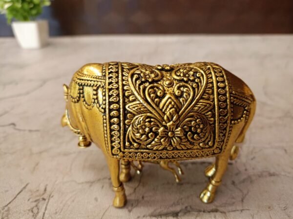 Brass Fine Art Cow And Calf / Very Good For Home Kamdhenu Statue 3" Antique Showroom Trichy - Image 4