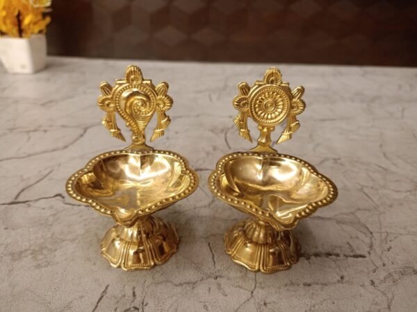 Buy Brass Fine Art Sangu Chakra Diya For Pooja 3.5″ Antique Showroom Trichy - Image 3
