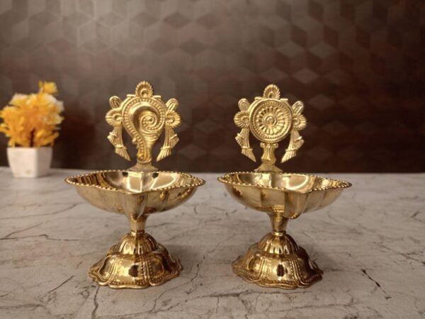 Buy Brass Fine Art Sangu Chakra Diya For Pooja 4.5″ Antique Showroom Trichy - Image 2