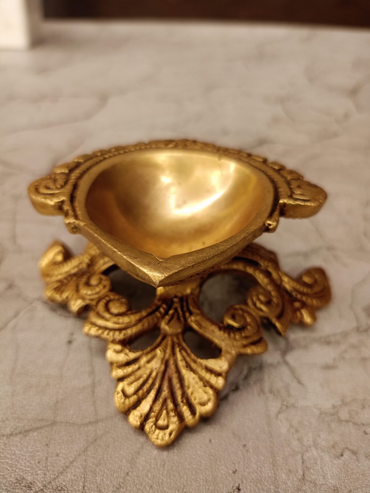 Buy Brass Designer Base Single Face Diya For Pooja 2″ Antique Showroom Trichy