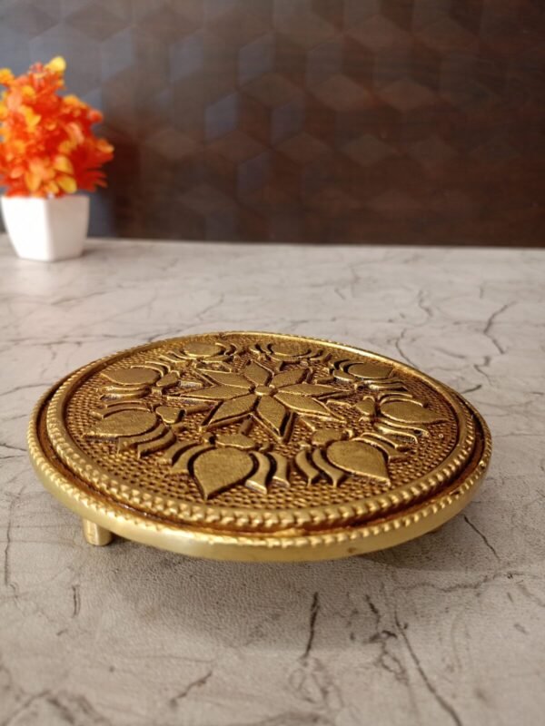 Buy Brass Designer Round Chowki Stand 1″ Antique Showroom Trichy