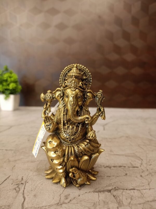 Buy Brass Fine Art Ganesha Sitting On Lotus Base 4″ Antique Showroom Trichy